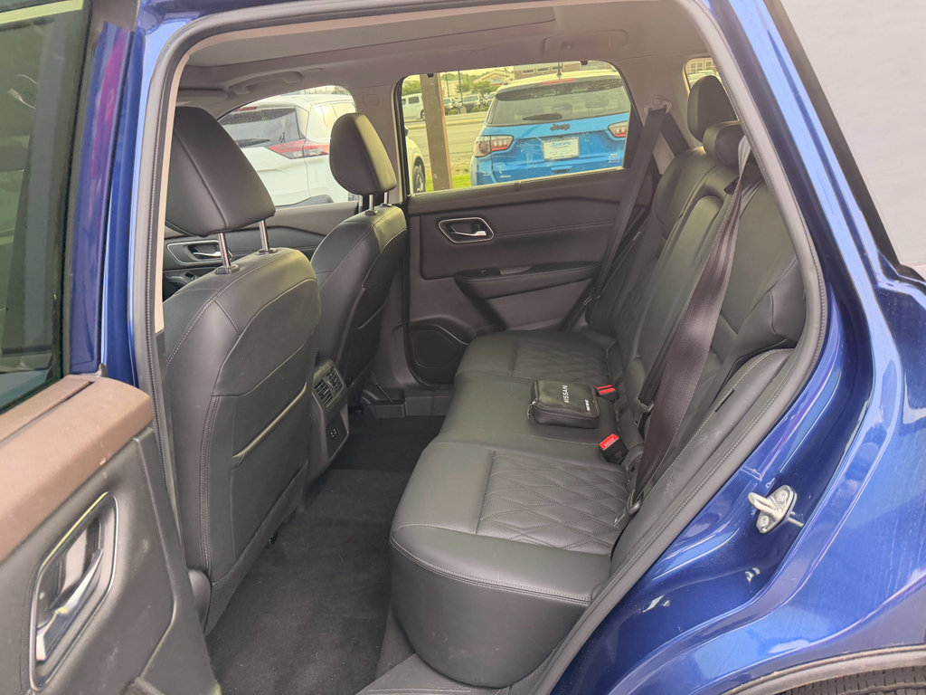 Used 2023 Nissan Rogue Platinum FWD image 6