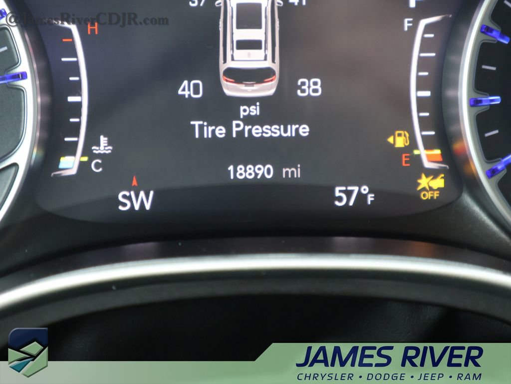 Used 2024 Chrysler Pacifica Touring-L image 29