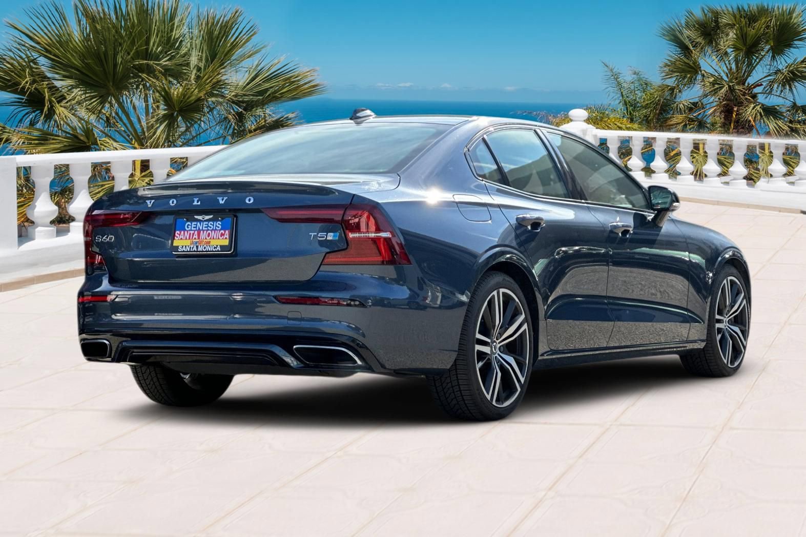 Used 2019 Volvo S60 T5 R-Design image 4