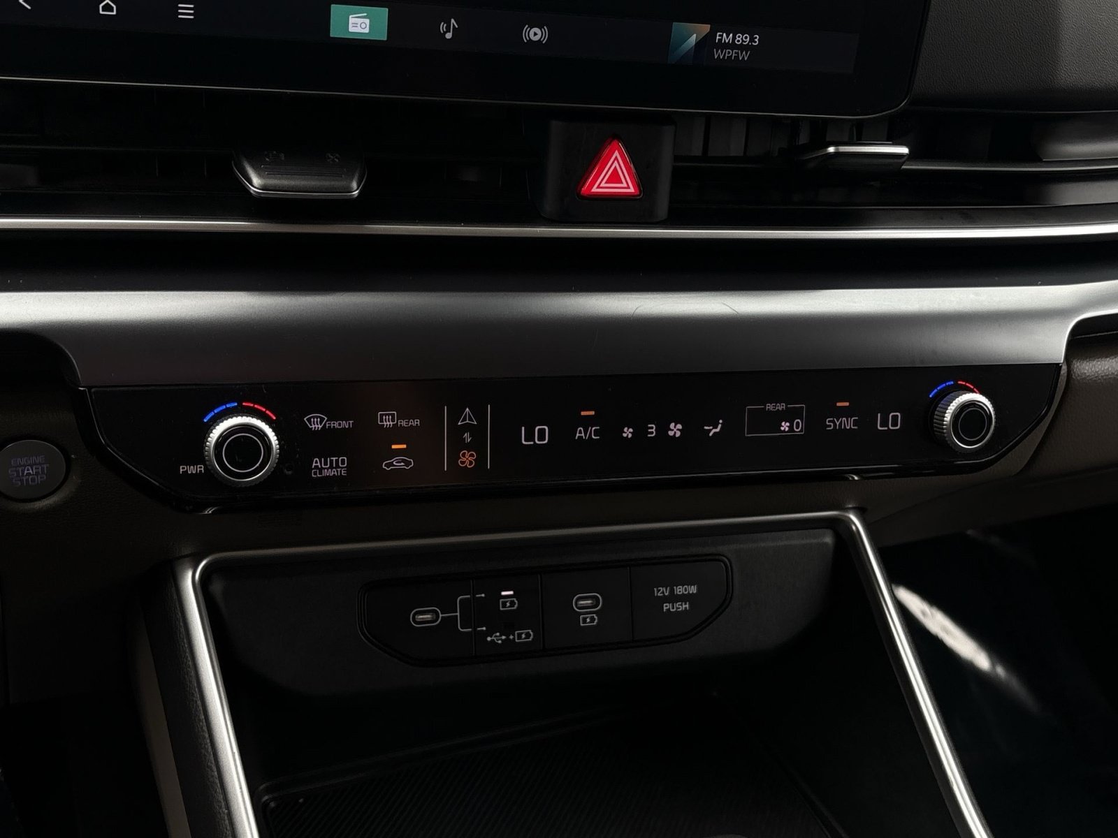 Used 2025 Kia Carnival FWD image 31