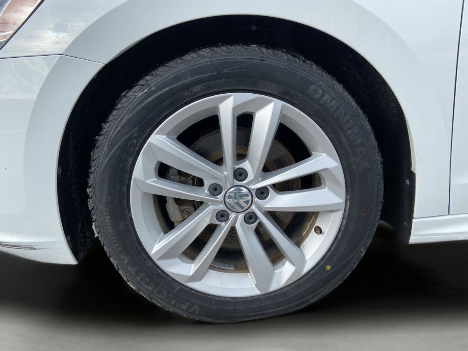 Used 2020 Volkswagen Passat 2.0T SE image 14