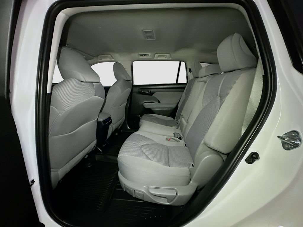 Used 2023 Toyota Highlander L AWD/4WD image 31