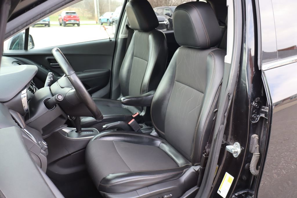 Used 2019 Chevrolet Trax LT w/ LT Convenience Package image 9