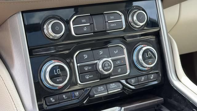 Used 2023 GMC Yukon Denali w/ Advanced Technology Package AWD/4WD image 21