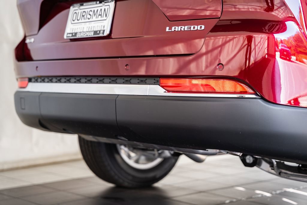 New 2025 Jeep Grand Cherokee Laredo X w/ Luxury Tech Group I image 9