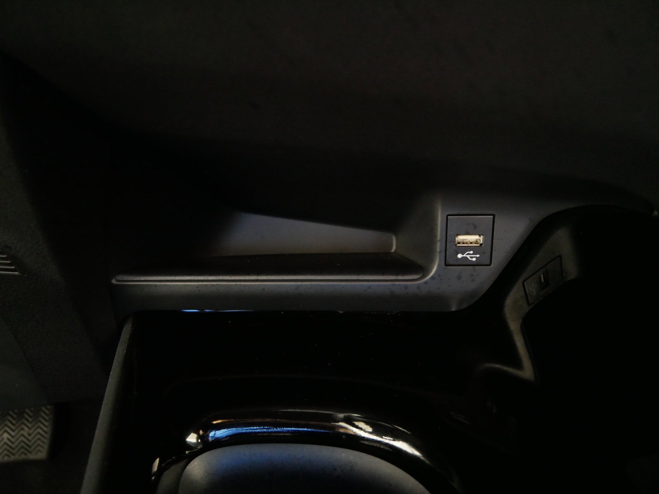 Used 2020 Toyota C-HR XLE FWD image 30