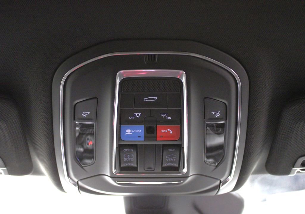 New 2025 Jeep Grand Cherokee Laredo X w/ Luxury Tech Group I image 22