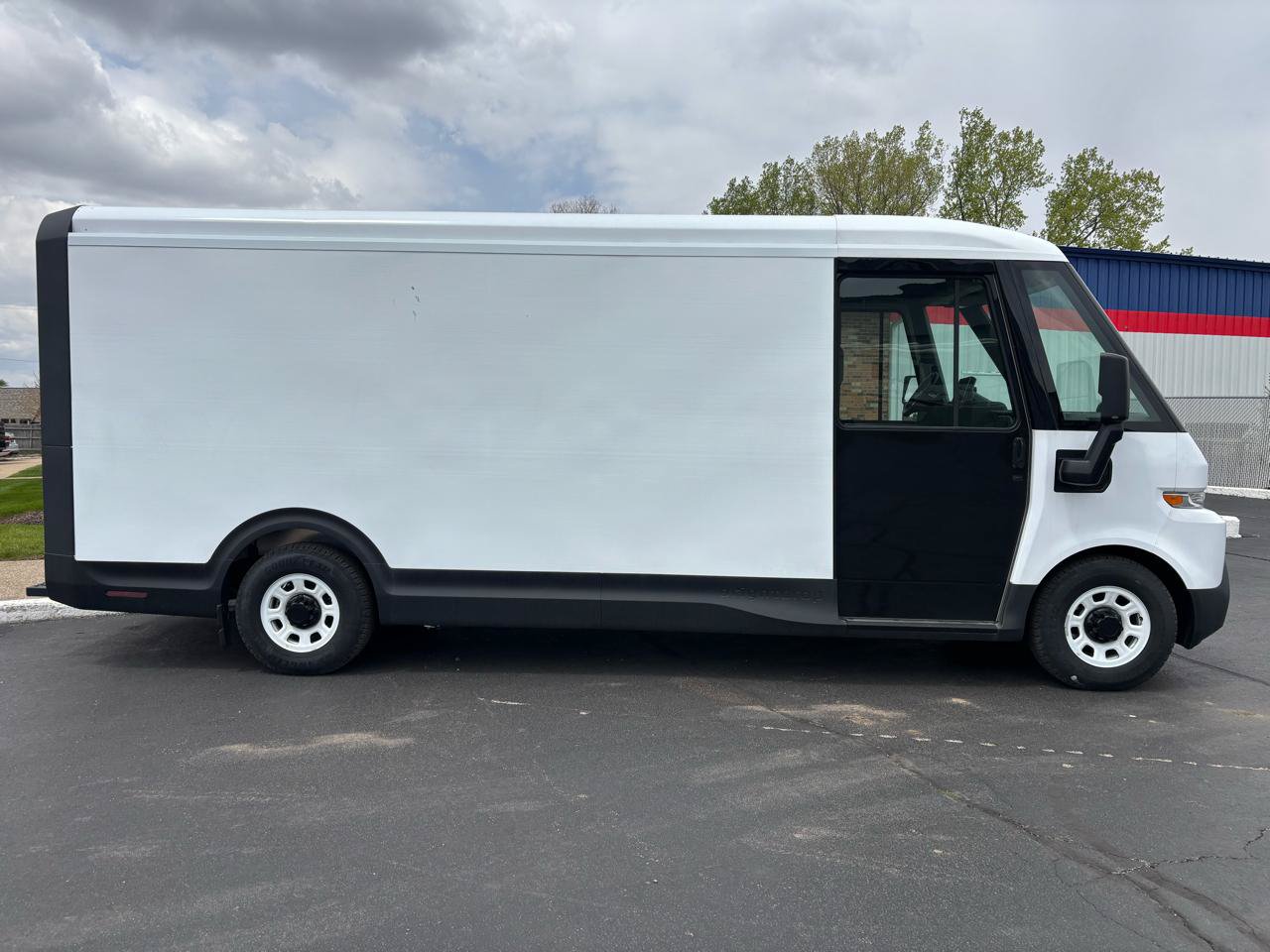 Used 2024 Chevrolet Brightdrop 600 w/ Battery Pack, Max Range AWD/4WD image 2