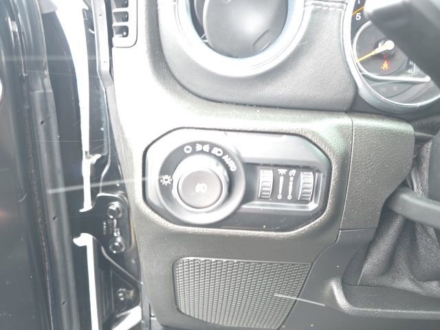 Used 2020 Jeep Wrangler Unlimited Sahara image 13