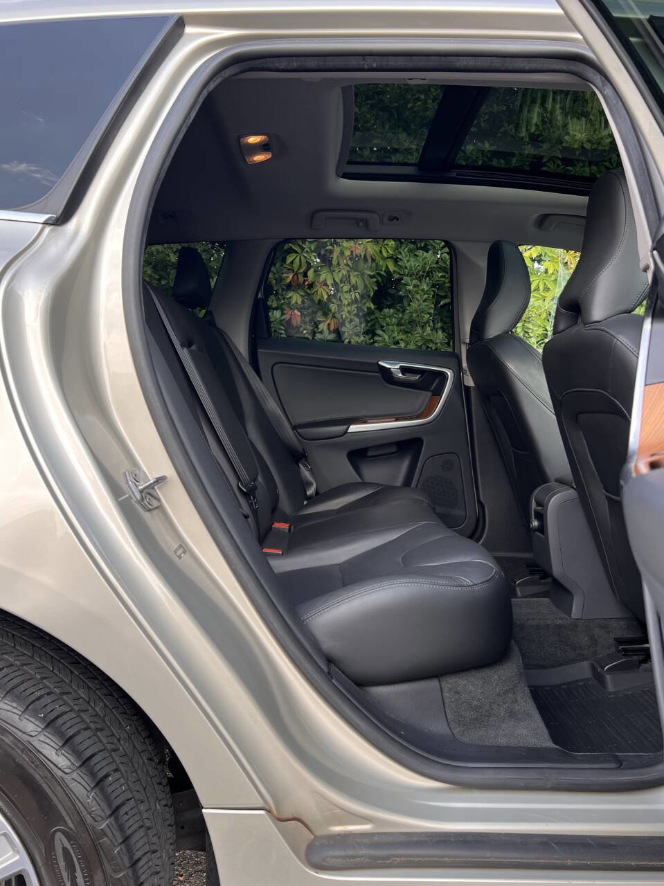 Used 2017 Volvo XC60 T5 Inscription w/ Advanced Package AWD/4WD image 19