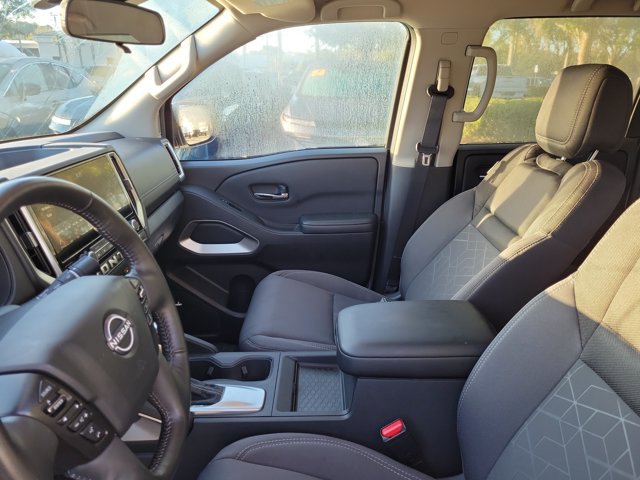 Used 2025 Nissan Frontier SV w/ SV Convenience Package RWD image 16