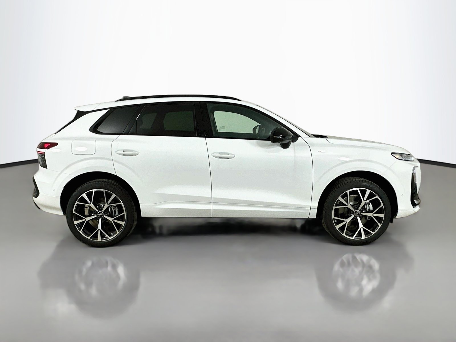 New 2026 Audi Q3 quattro 2.0T AWD/4WD image 4
