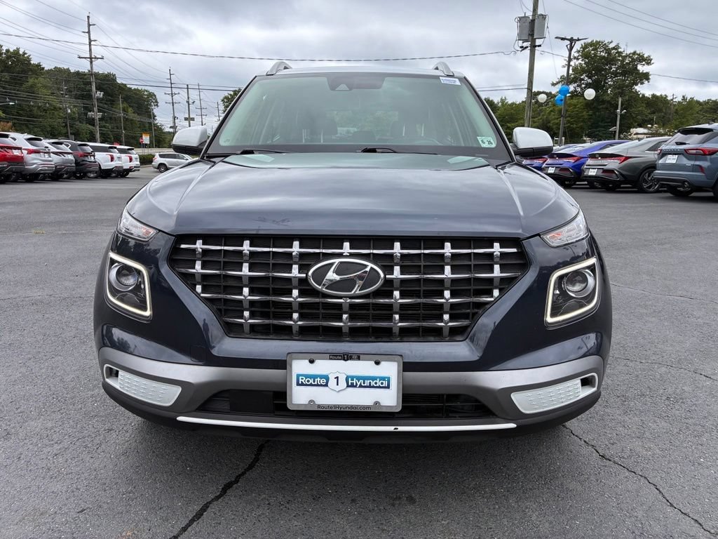Used 2021 Hyundai Venue FWD image 2