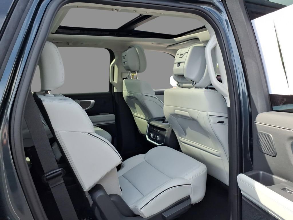 New 2026 Ford Expedition Platinum image 11