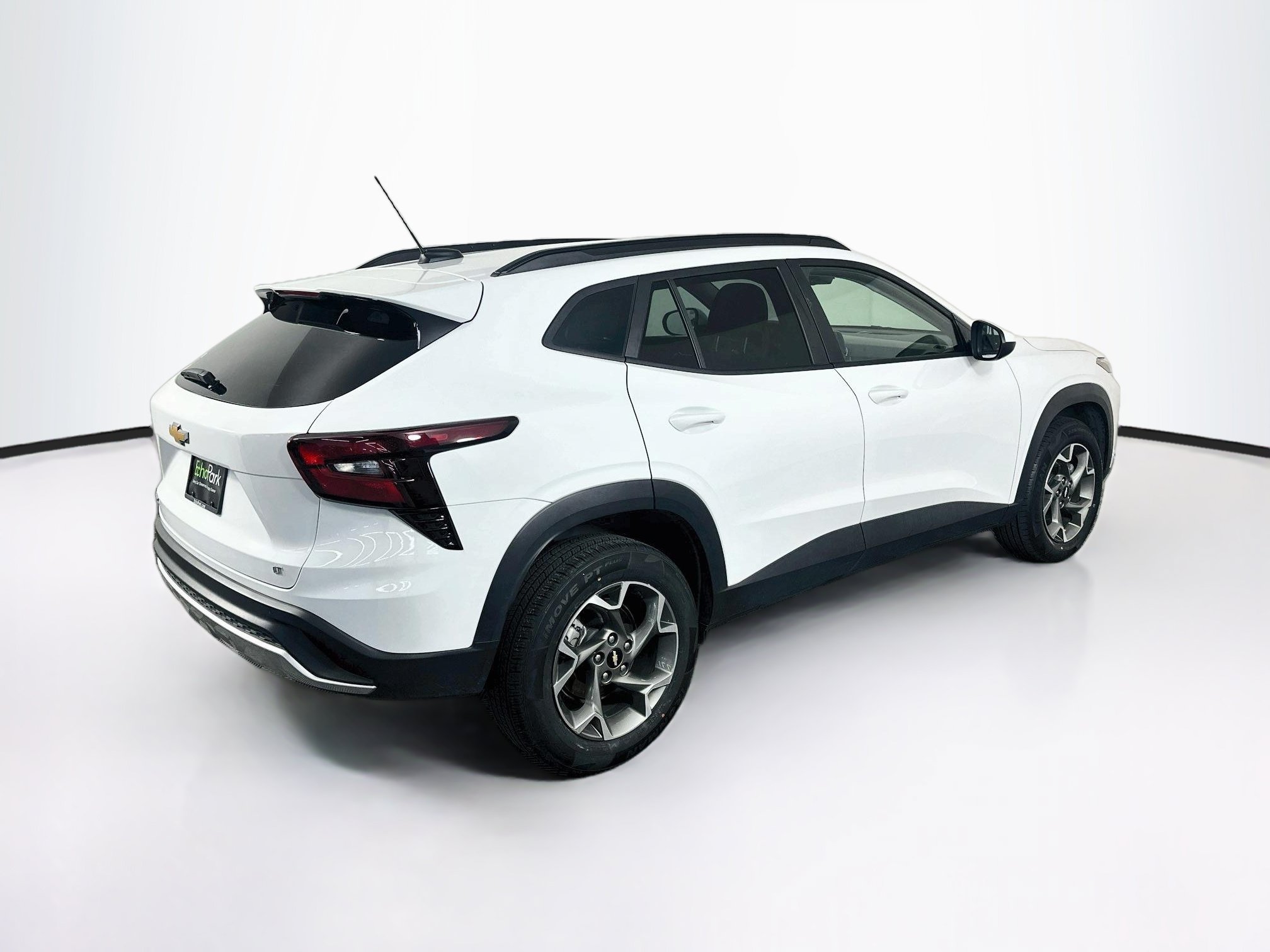 Used 2025 Chevrolet Trax LT FWD image 9