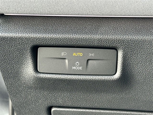 New 2026 Volkswagen Tiguan SE image 16