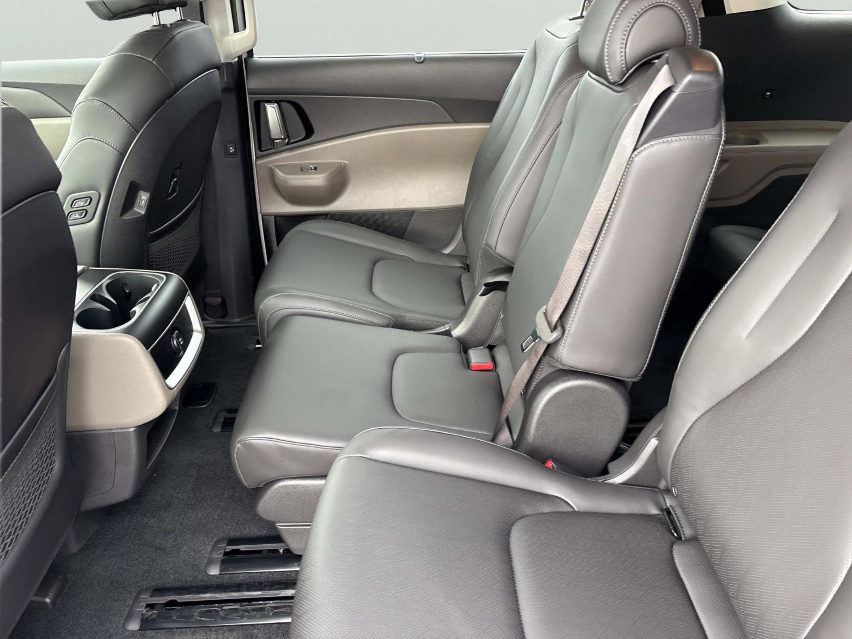 New 2026 Kia Carnival EX image 18
