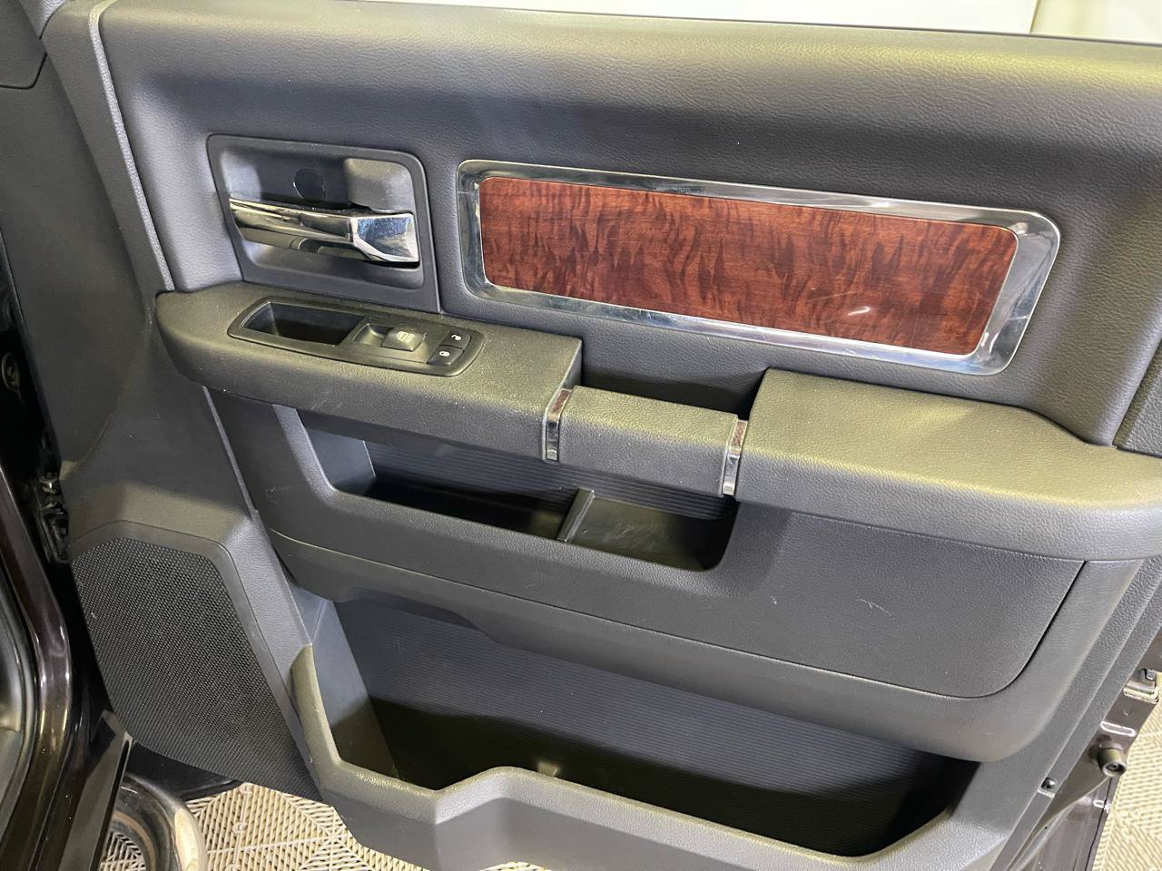 Used 2011 RAM 1500 Laramie AWD/4WD image 12