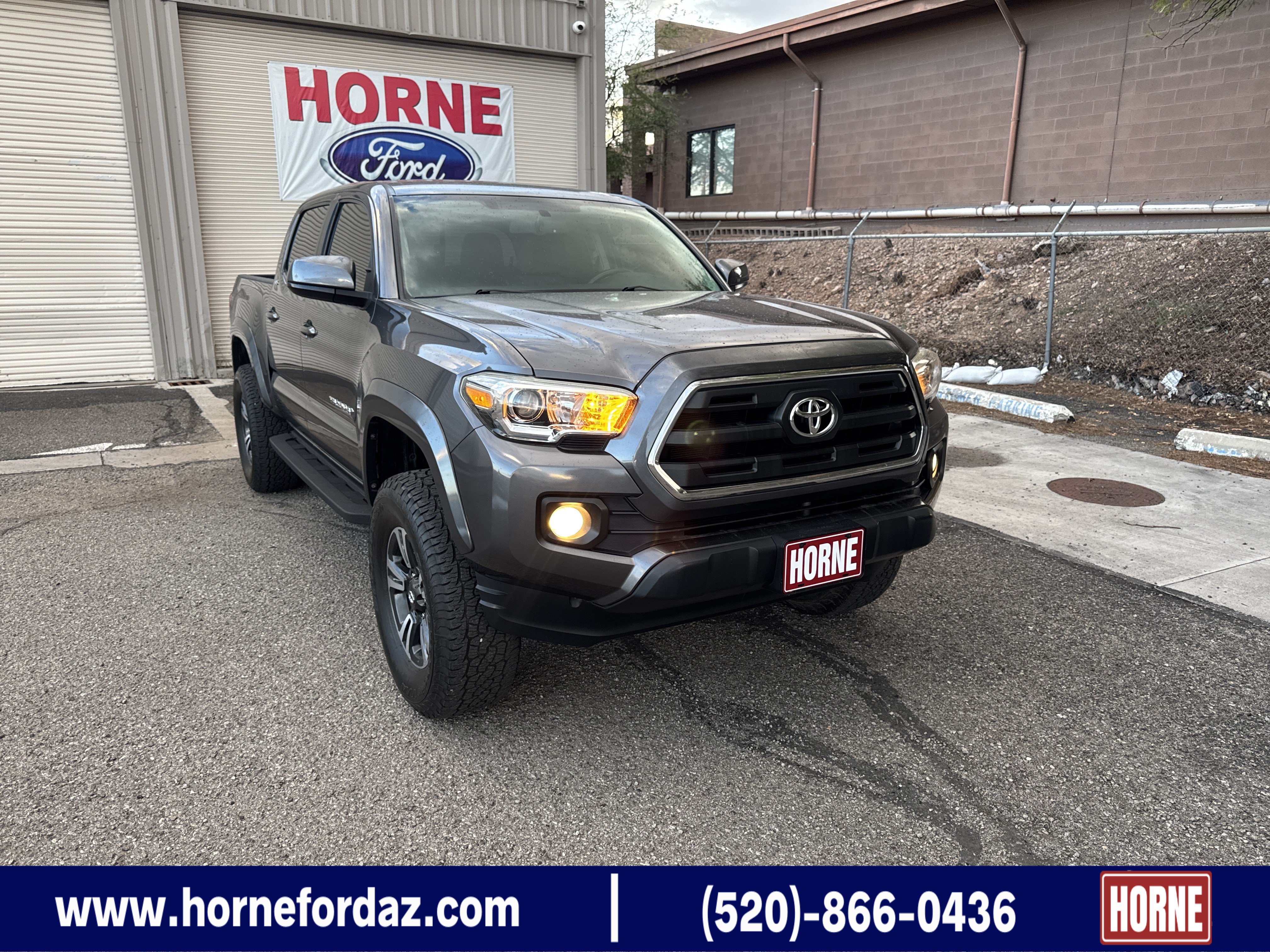 Used 2016 Toyota Tacoma SR5 w/ SR5 Appearance Package (SN)