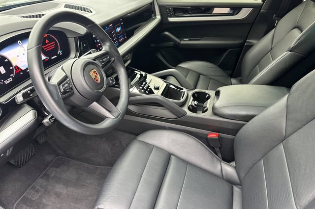 Used 2024 Porsche Cayenne AWD/4WD image 9