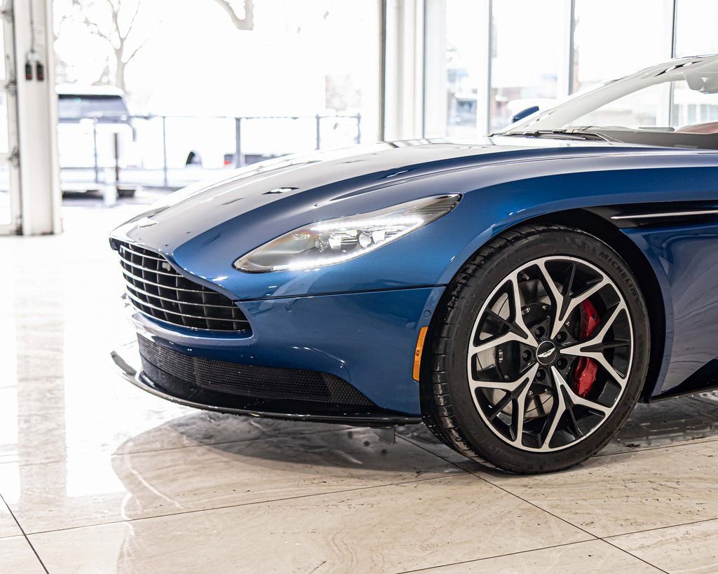 Used 2022 Aston Martin DB11 Volante image 4