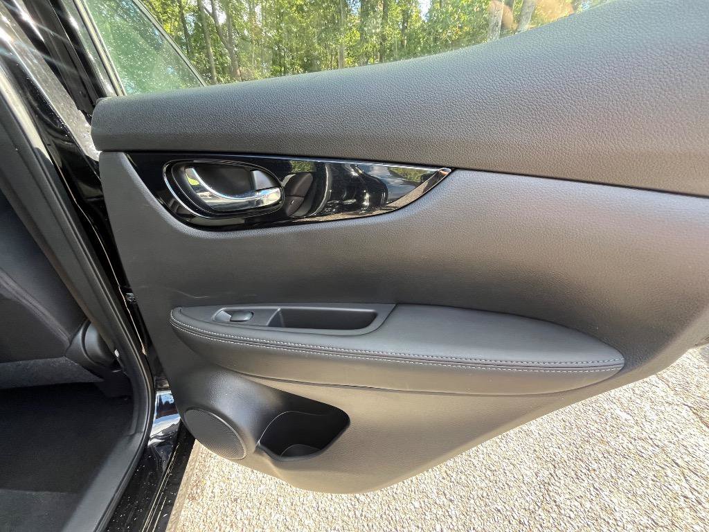 Used 2021 Nissan Rogue Sport SV FWD image 33