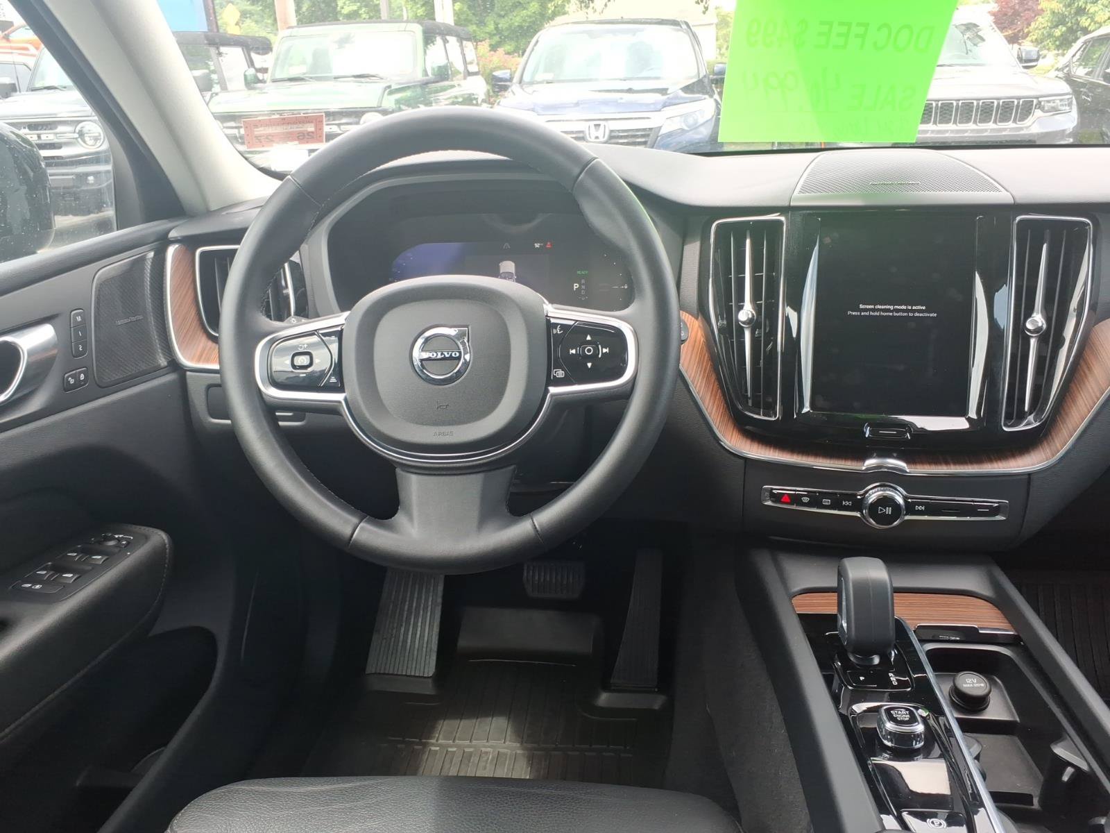 Used 2024 Volvo XC60 T8 Plus w/ Protection Package Premier AWD/4WD image 9