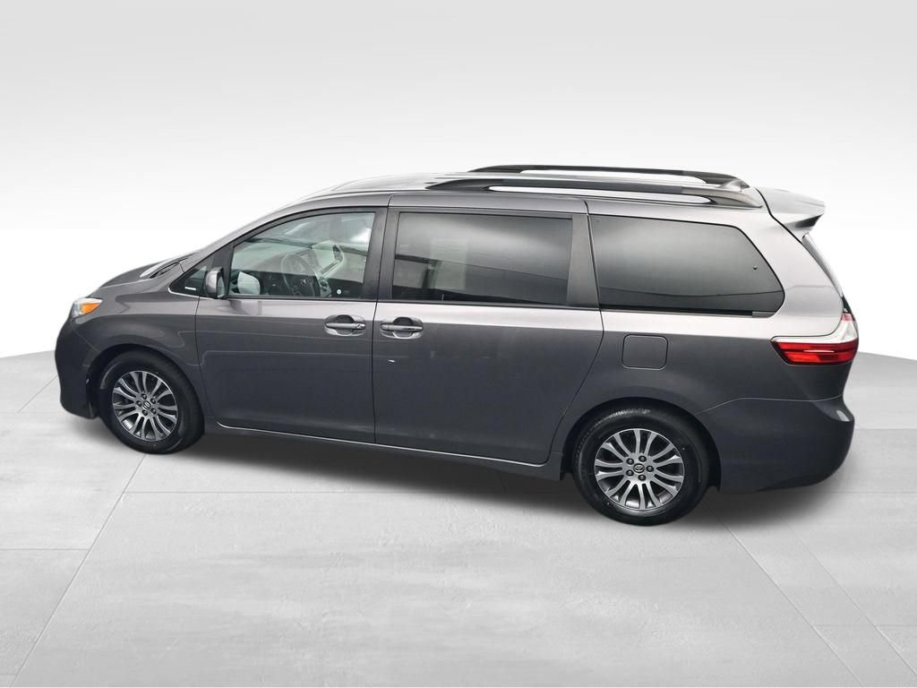 Used 2018 Toyota Sienna XLE w/ XLE Navigation Package FWD image 36