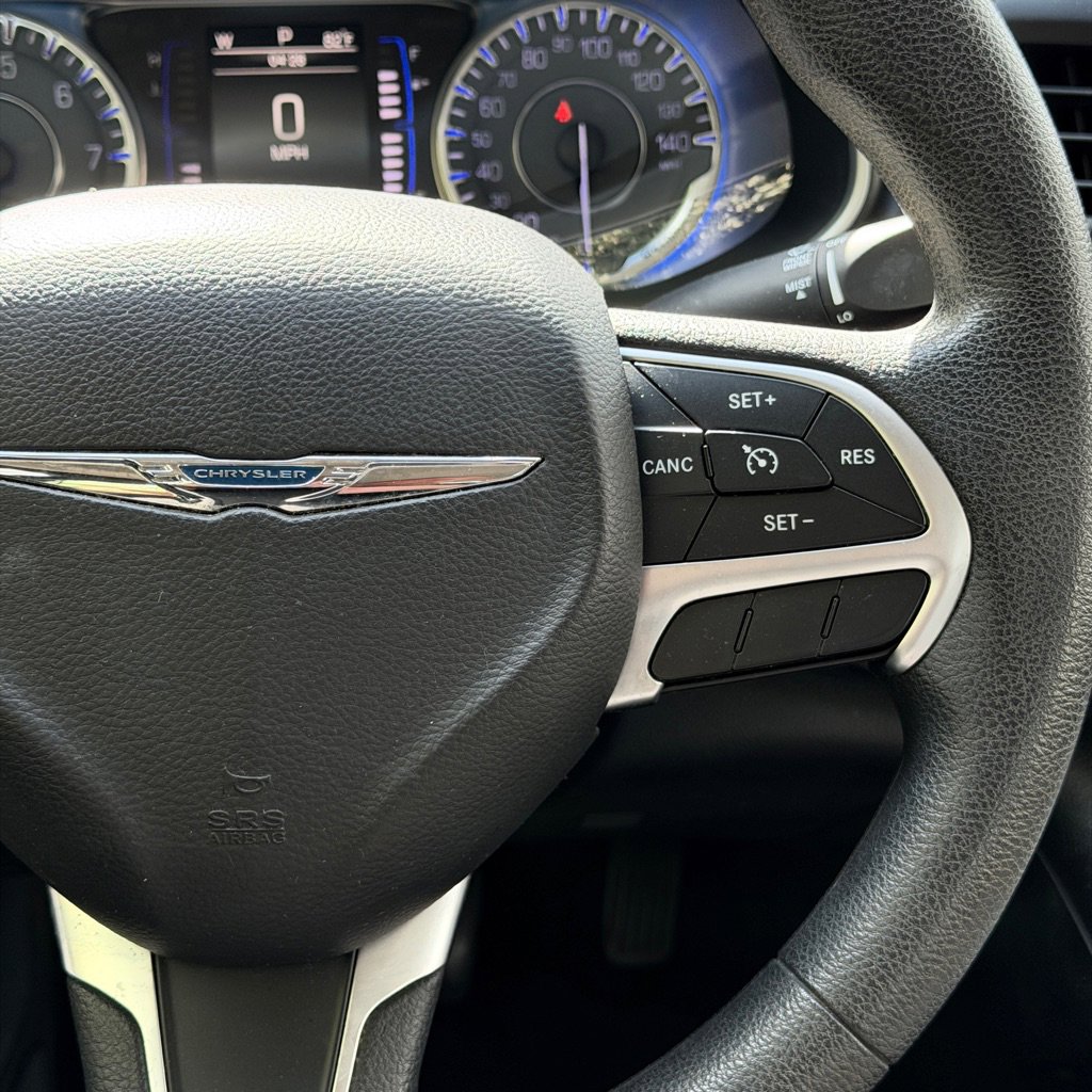 Used 2015 Chrysler 200 Limited image 35