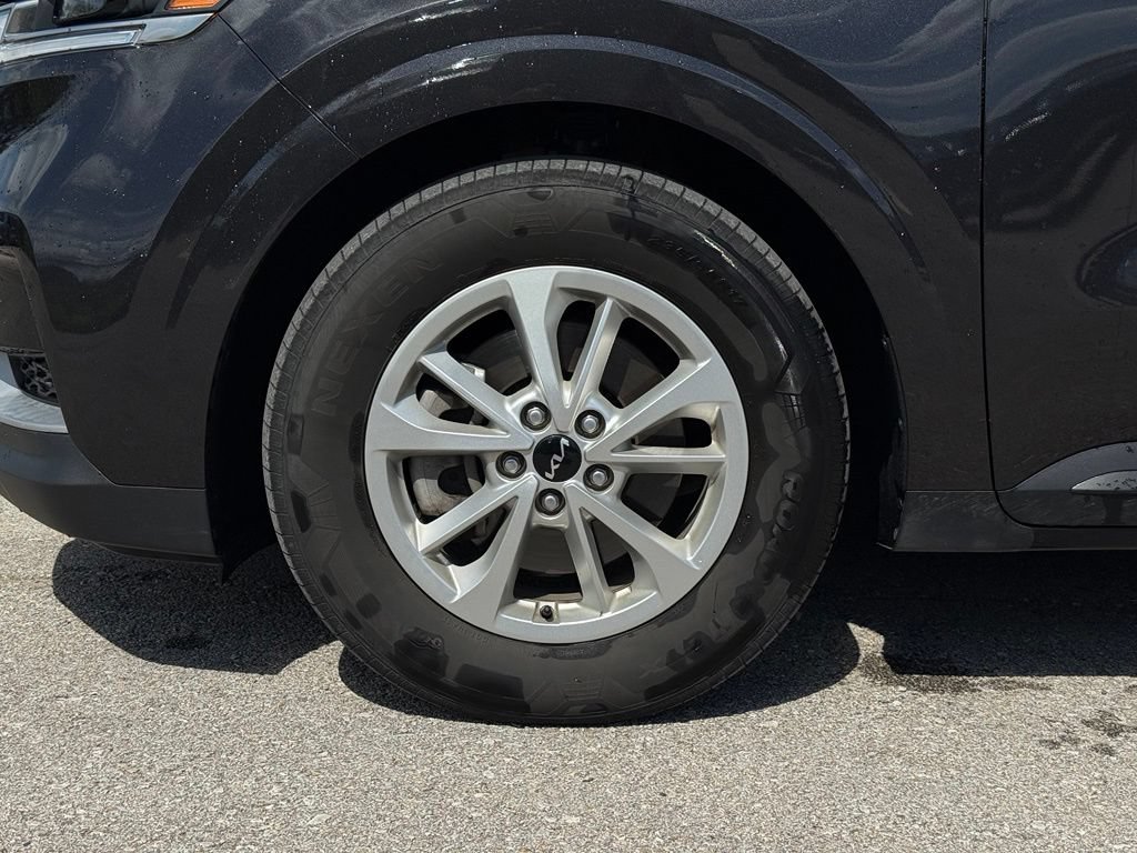 Used 2024 Kia Carnival LX FWD image 5