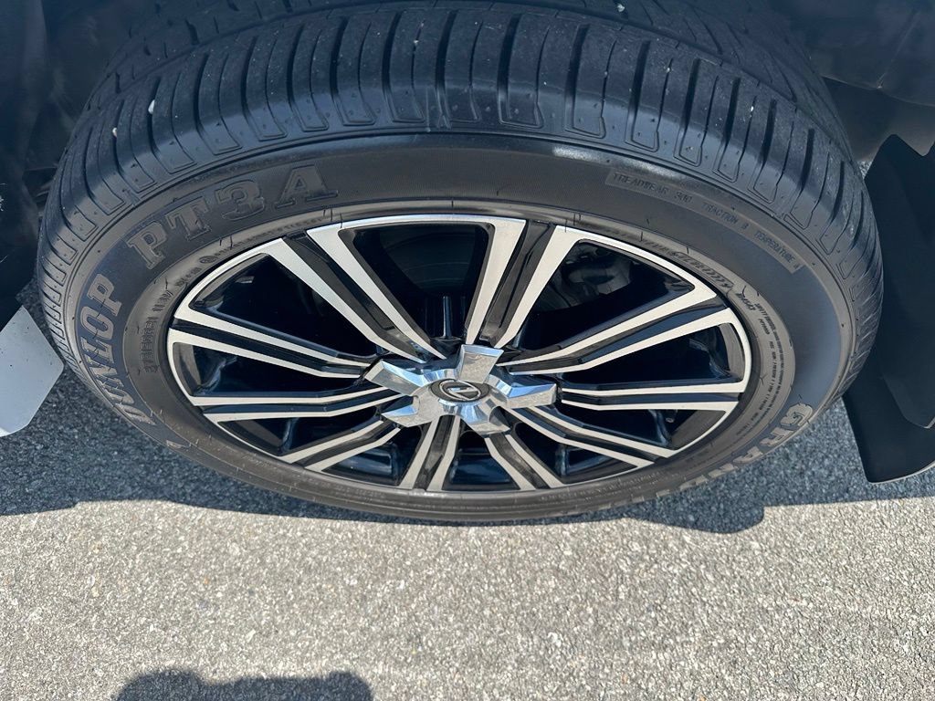 Used 2020 Lexus LX 570 4WD w/ Luxury Package image 9