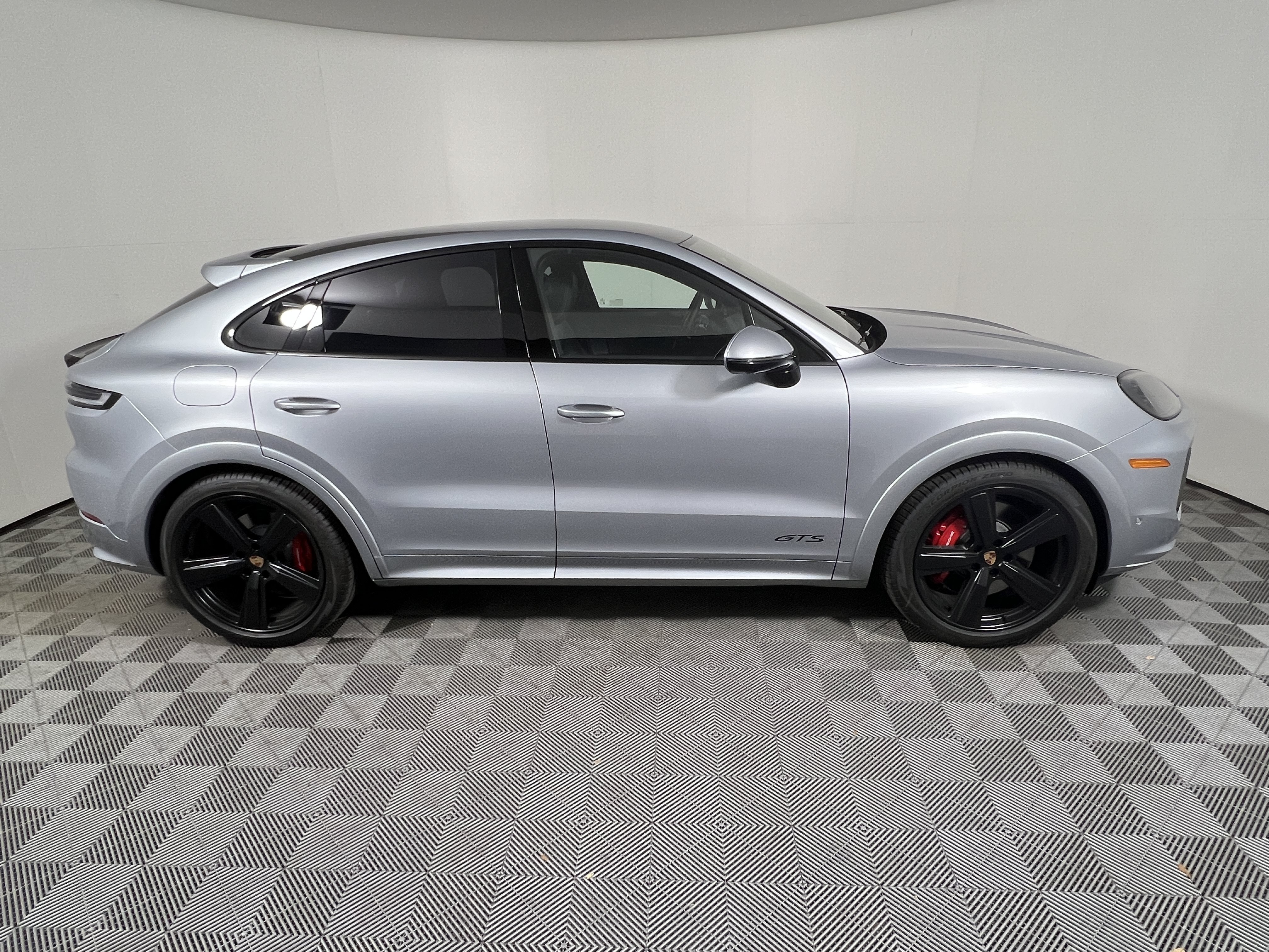 Certified 2026 Porsche Cayenne GTS AWD/4WD image 8