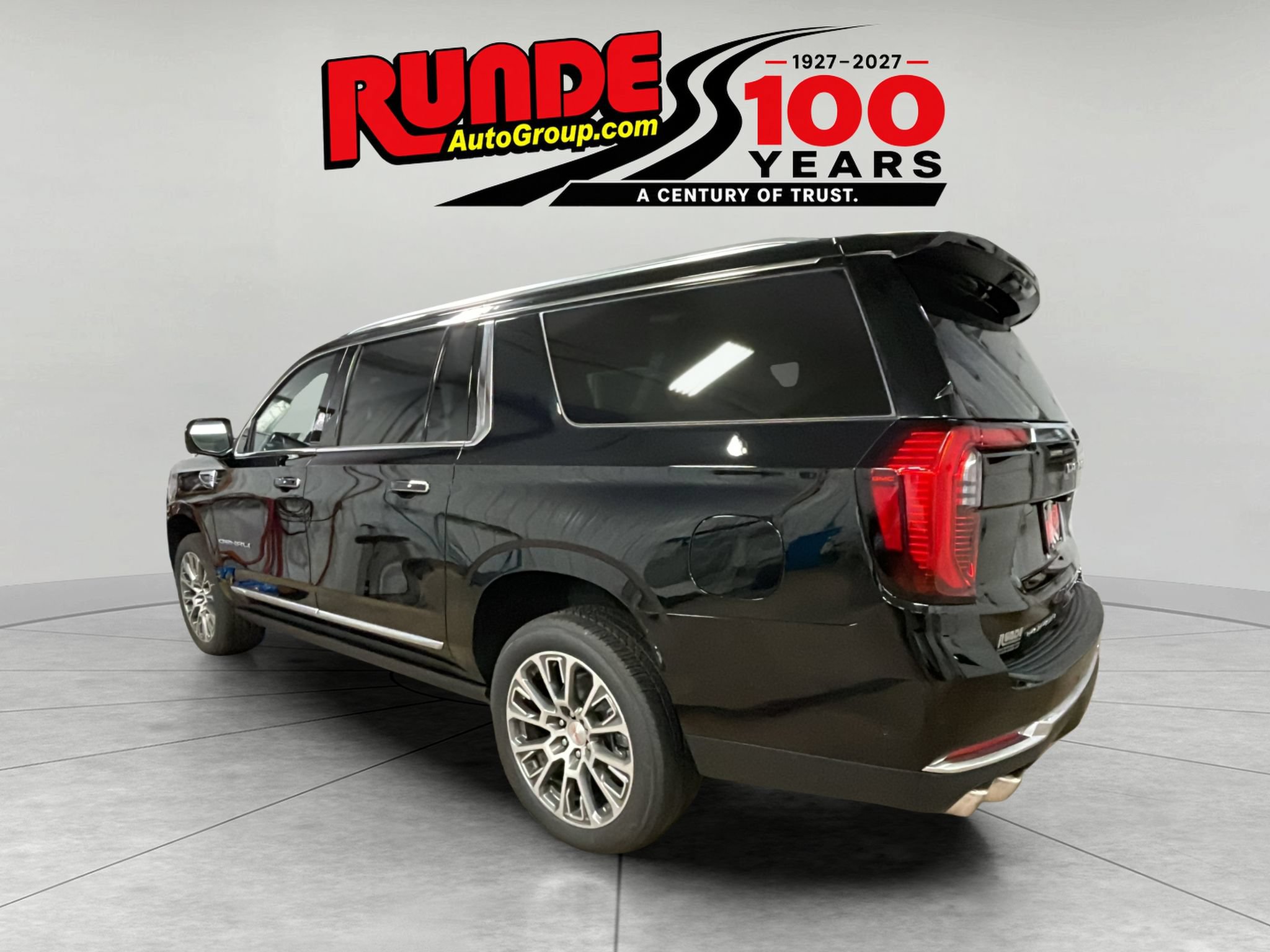 New 2026 GMC Yukon XL Denali w/ Denali Reserve Package AWD/4WD image 3