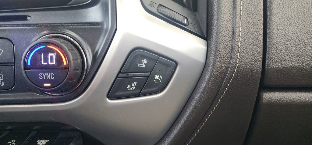 Used 2017 GMC Sierra 2500 SLT w/ Duramax Plus Package AWD/4WD image 30