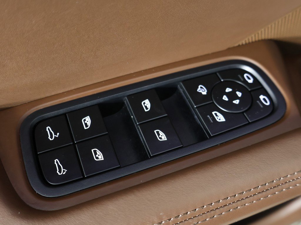 Used 2023 Porsche Cayenne Platinum Edition image 42