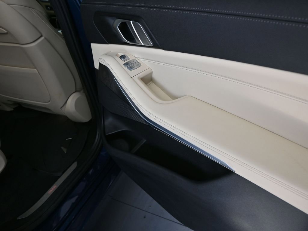 Used 2021 BMW X7 xDrive40i w/ Premium Package 2 image 22