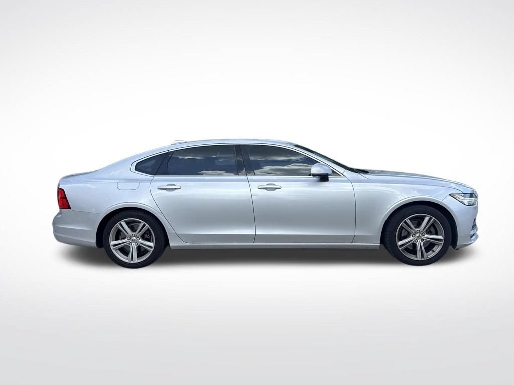 Used 2018 Volvo S90 T5 Momentum FWD image 4