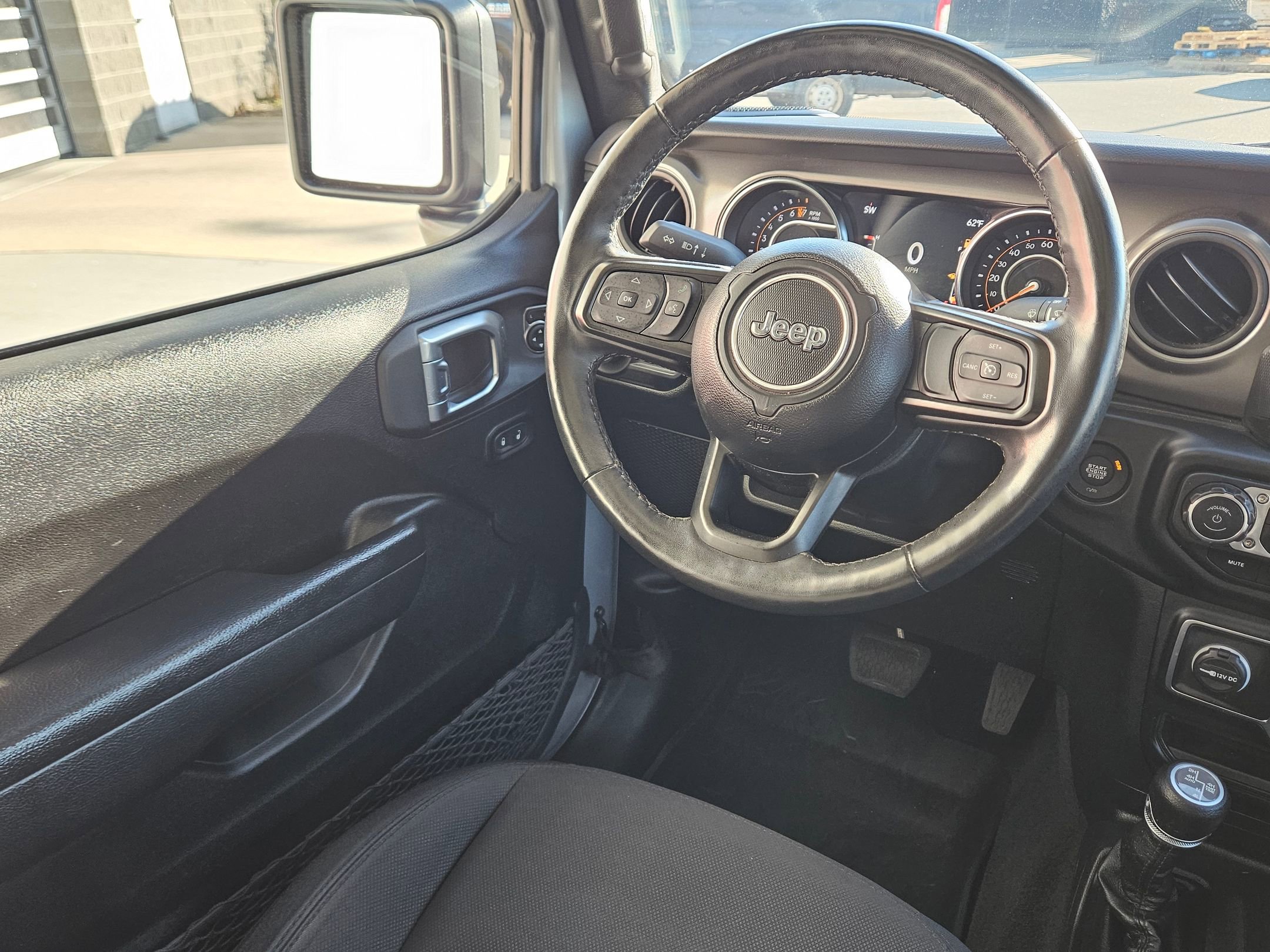 Used 2023 Jeep Gladiator Willys image 9