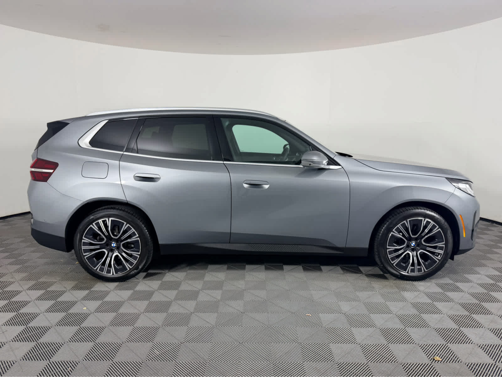 Used 2025 BMW X3 xDrive30i w/ Premium Package AWD/4WD image 2
