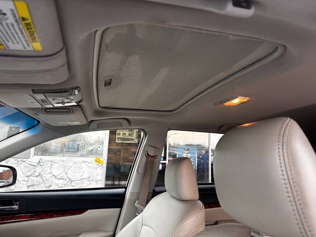 Used 2011 Subaru Outback 2.5i Limited w/ PWR Moonroof Pkg image 12