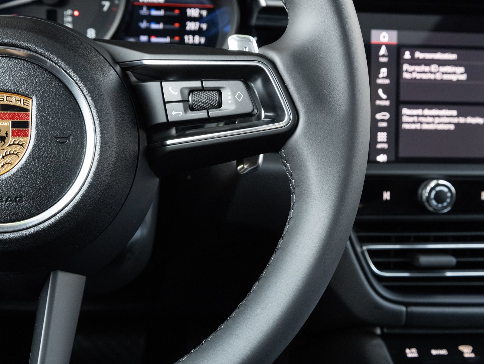Certified 2026 Porsche Macan AWD/4WD image 16