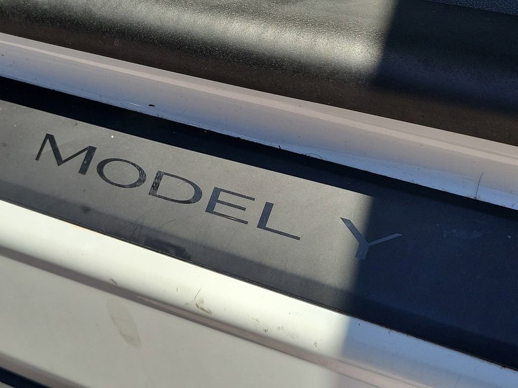Used 2020 Tesla Model Y Long Range AWD/4WD image 24