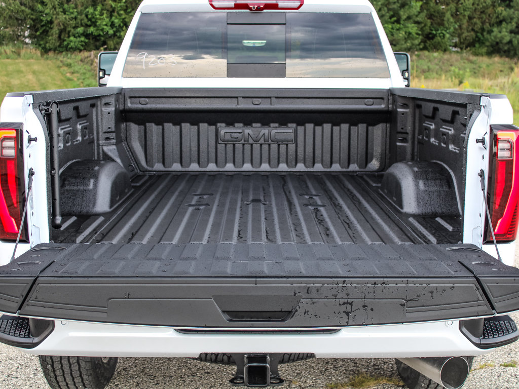 New 2026 GMC Sierra 2500 Denali Ultimate w/ LPO, Black Badging Package AWD/4WD image 7