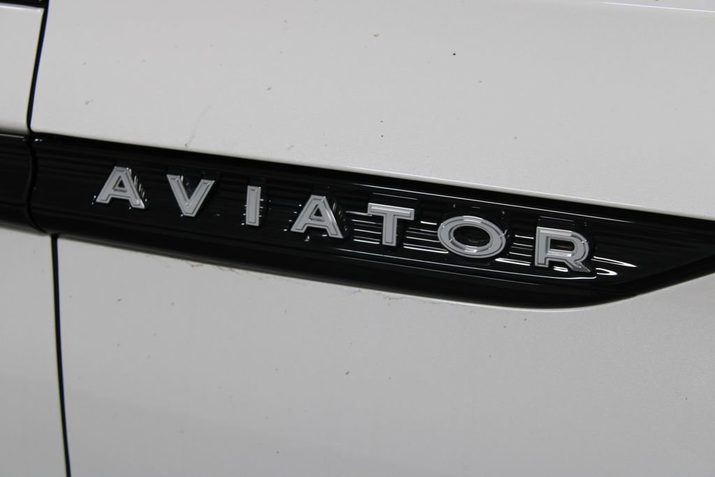 Used 2023 Lincoln Aviator Reserve w/ Jet Appearance Package image 12