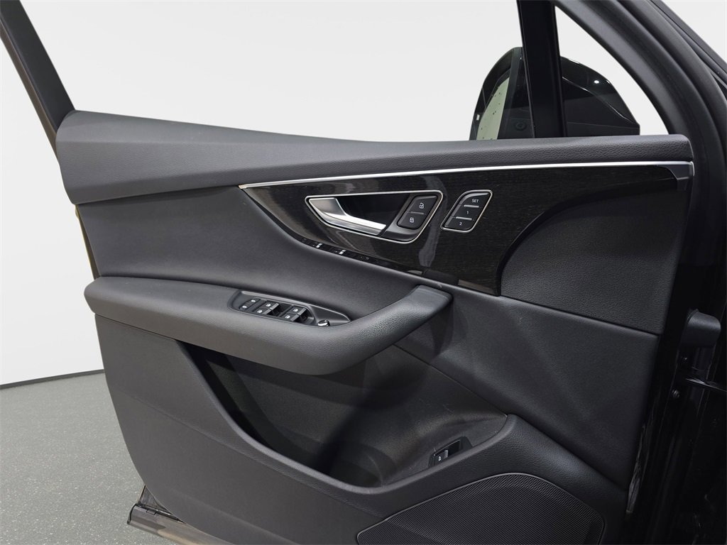 Used 2023 Audi Q7 2.0T Premium w/ Towing Package image 27