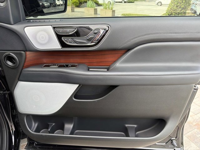 Certified 2023 Lincoln Navigator Reserve AWD/4WD image 18