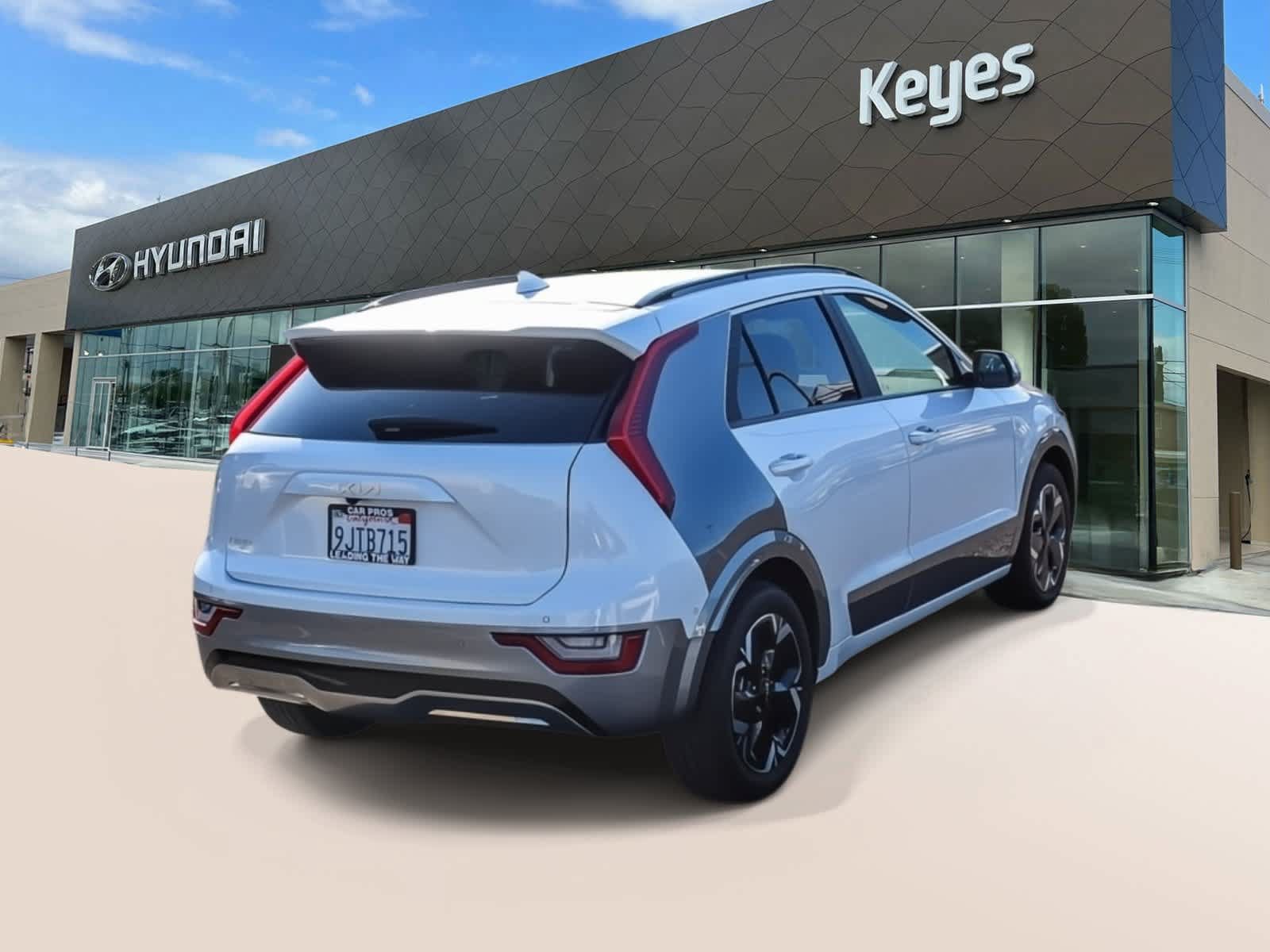 Used 2024 Kia Niro Wave w/ Wave Preserve Package FWD image 4
