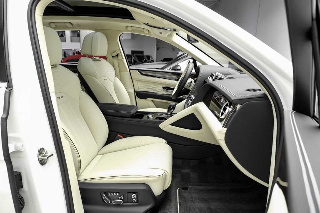 Used 2024 Bentley Bentayga AWD/4WD image 42