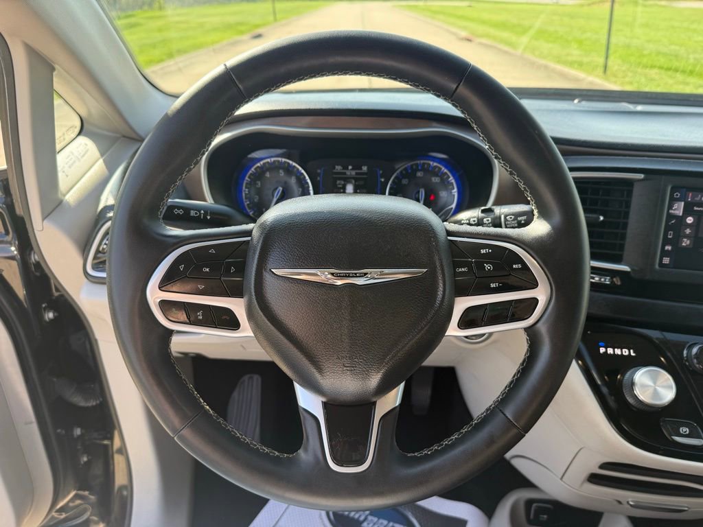 Used 2022 Chrysler Voyager LX FWD image 27