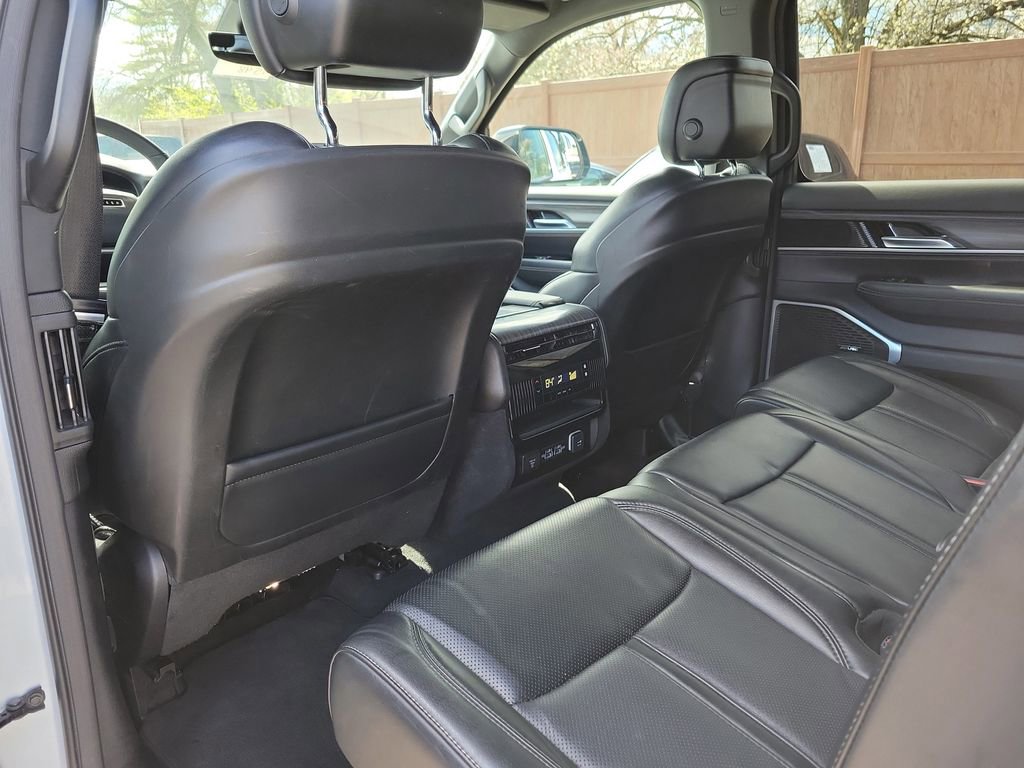 Used 2024 Jeep Wagoneer Series II w/ Flexible Seating Group AWD/4WD image 15